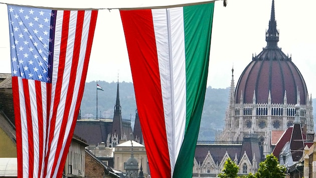 Die USA erschweren mit sofortiger Wirkung die visafreie Einreise für ungarische Staatsbürger. (Bild: AP Photo/Alexander Zemlianichenko, File)
