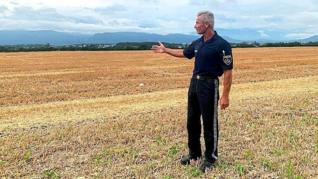 Oberst Gramm zeigt, wo ab Mittwoch Kärntens größte Baustelle entstehen wird. (Bild: Wassermann Kerstin)
