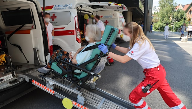 Für SVS-Versicherte gilt, dass sie 20 Prozent des Transportes selbst zahlen, auch, wenn es ein Notfall ist (Symbolbild). (Bild: Birbaumer Christof, Krone KREATIV)