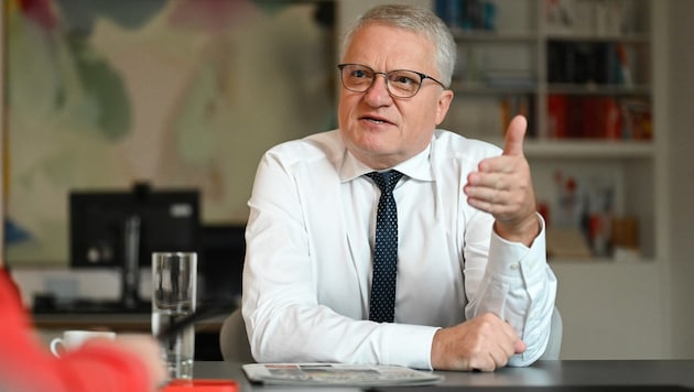 Bürgermeister Klaus Luger wurde als Vorsitzender der SPÖ Linz wiedergewählt. (Bild: Markus Wenzel)