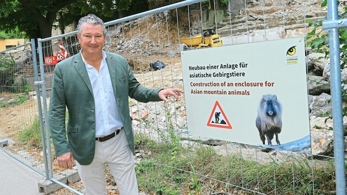 Eine von Hering-Hagenbecks ersten Amtshandlungen in Schönbrunn vor drei Jahren: das fixfertige Aquarien-Projekt seiner Vorgängerin verunmöglichen, indem er an der dafür reservierten Stelle eine „Anlage für asiatische Gebirgstiere“ errichten ließ.