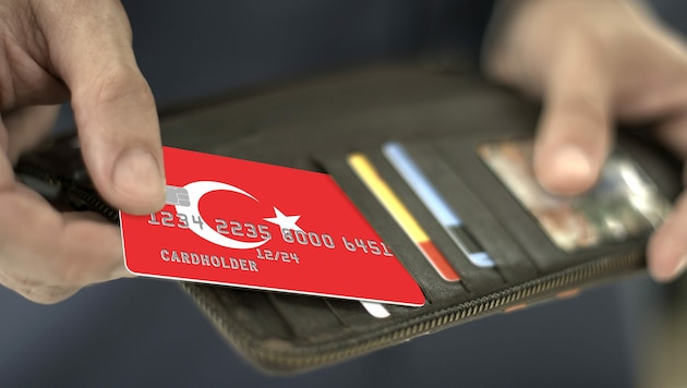 Reiseveranstalter sehen hinter der Kreditkarten-Maßnahme den Versuch der türkischen Regierung, Türken von Auslandsreisen abzuhalten. (Bild: stock.adobe.com)