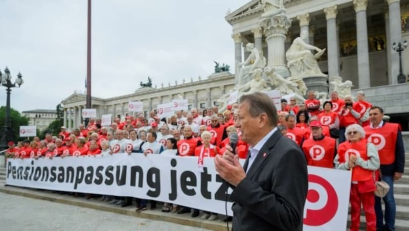 Emotionen um Pensionen: Peter Kostelka als Pensionisten-Anheizer (Bild: SEPA.Media | Martin Juen)