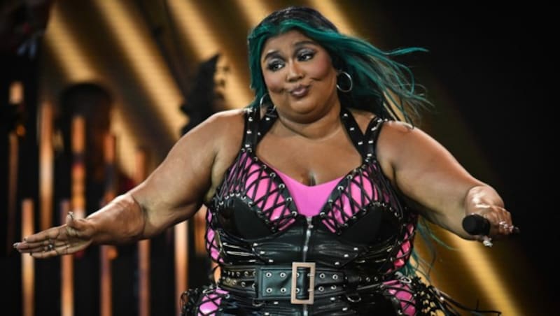 Lizzo wird die Schaffung eines feindlichen Arbeitsumfeldes vorgeworfen. (Bild: APA/AFP/Oli SCARFF)