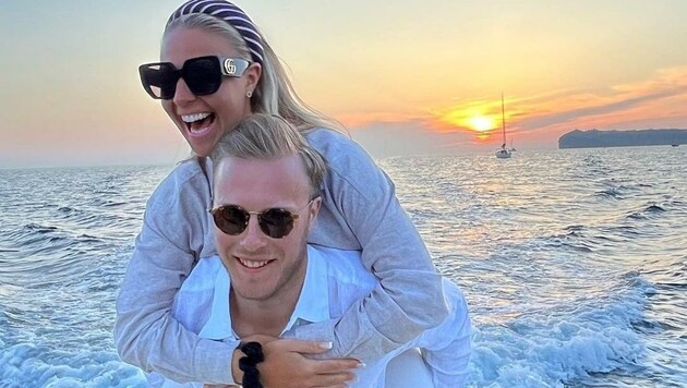 Atte Tolvanen hatte einen ereignisreichen Sommer: Im Urlaub verlobte er sich mit seiner Freundin Anna. (Bild: Instagram/Atte Tolvanen)
