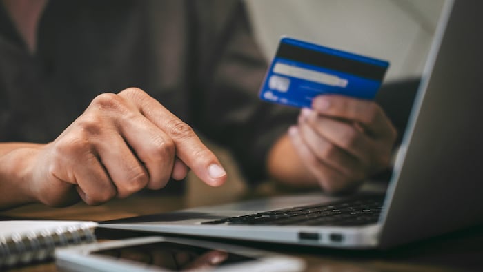 Bei Online-Betrügereien kann man auf einen Klick tausende Euro verlieren.