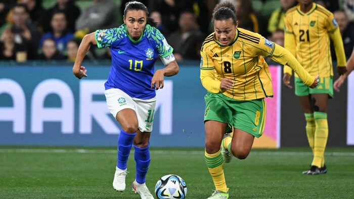 Brasilien-Star Marta (l.)