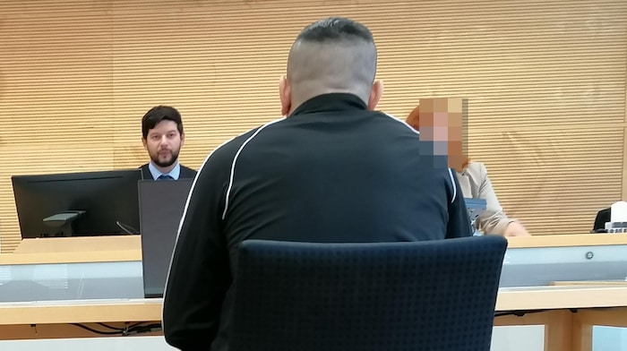 Der 34-Jährige musste nun in Innsbruck vor einem Schöffensenat um Richter Thomas Wallnöfer Platz ...