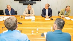 Schaller, Herk, Talowski und Spreitzhofer (von links) demonstrierten Einigkeit und nahmen zu den Kritikpunkten Stellung. (Bild: Foto Fischer)