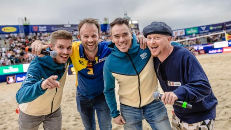 Greifen den Fans ordentlich unter die Arme: (v.l.n.r.) DJ In-Style aka Marco Jägert (heuer neu im Team) Moderator Flo Rudig, DJ Stari und Moderator Markus Floth. (Bild: Mario Urbantschitsch)