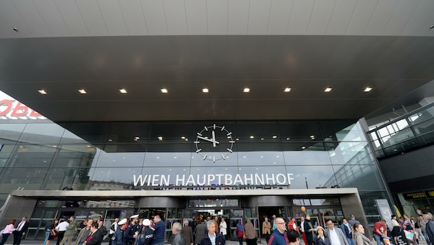 Der nach Österreich geflüchtete Aslan G. wurde 2015 auf dem Wiener Hauptbahnhof gefasst, Nun droht ihm lebenslange Haft in Russland. (Bild: ROLAND SCHLAGER)