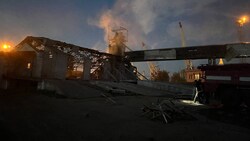 Zerstörte Infrastruktur in einem ukrainischen Donau-Hafen (Bild: APA/AFP/Ukrainian Emergency Service)