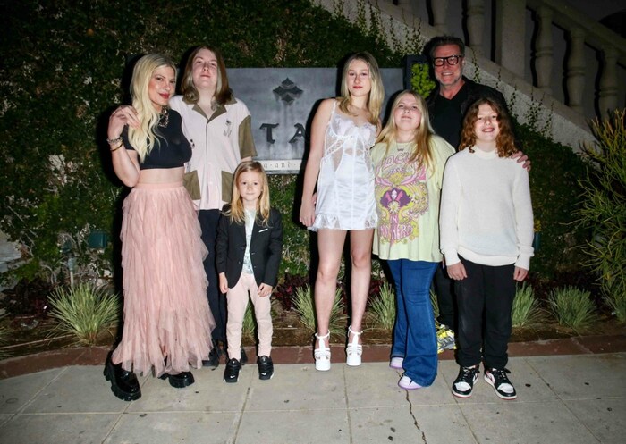 Tori Spelling mit Noch-Ehemann Dean McDermott und den gemeinsamen Kindern