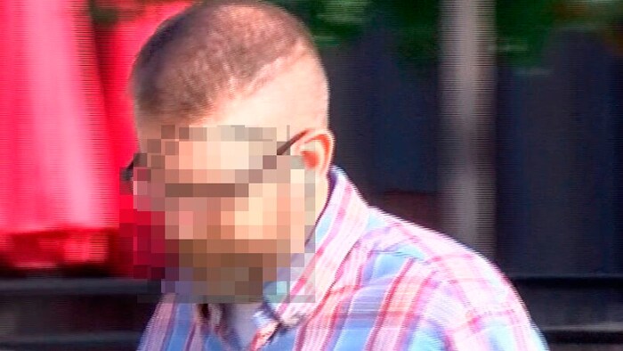 Jeffrey M., einer der Angeklagten auf dem Weg ins Gericht