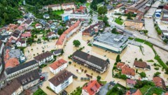 Die überschwemmte Ortschaft Ravne na Koroskem, rund 60 Kilometer nordöstlich von Ljubljana (Bild: Associated Press)