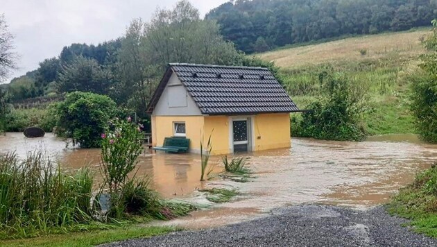 In Welten-Schwabengraben drang das Wasser bis zu einem Haus vor. (Bild: Christian Schulter)