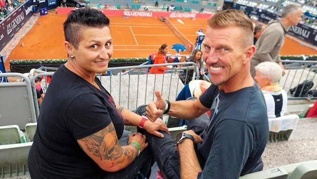 Waren von der Stimmung am Center Court begeistert: Tamara Rieser und Peter Niederwolfsgruber. (Bild: Biendl Christian)