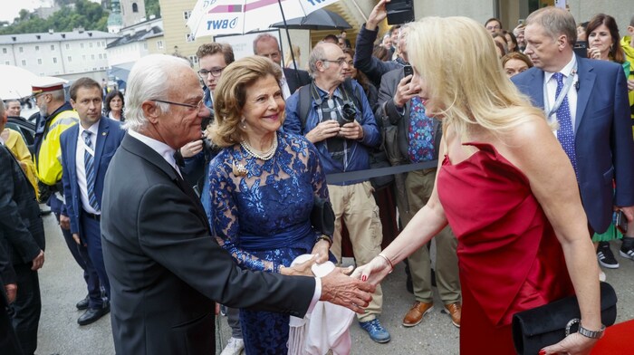König Carl Gustaf & Königin Silvia von Schweden wurden von Kristina Hammer begrüßt