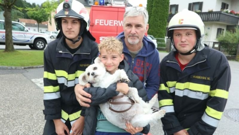 Familie Matschek und ihr Hündchen Ivy wurden evakuiert. (Bild: Rojsek-Wiedergut Uta)