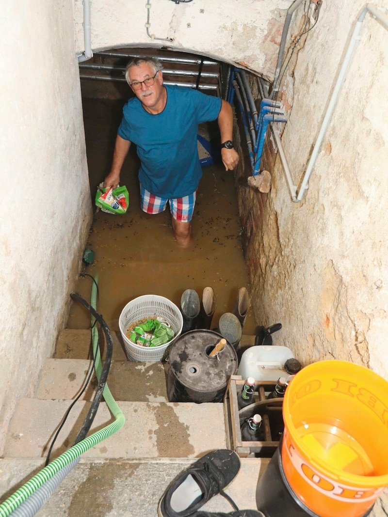 Hunderte Keller stehen mittlerweile unter Wasser! (Bild: Rojsek-Wiedergut Uta)