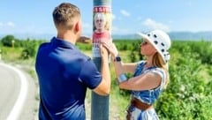 Dominic und Denise P., die zwei Kinder des Vermissten, auf Krk. Wo sie nach dem Verschwinden ihres geliebten Vaters Hunderte Suchplakate anbrachten. (Bild: Holl Reinhard)