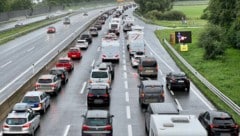 Richtung Kärnten ist die A10 vor der Tunnelkette aktuell gesperrt (Bild: Markus Tschepp)