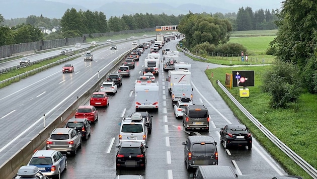 Richtung Kärnten ist die A10 vor der Tunnelkette aktuell gesperrt (Bild: Markus Tschepp)