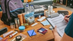 Was sie auf jeden Fall in ihren Fluchtrucksack packen sollten, verrät ein Experte. (Bild: stock.adobe.com/(c)2021 David Pereiras)