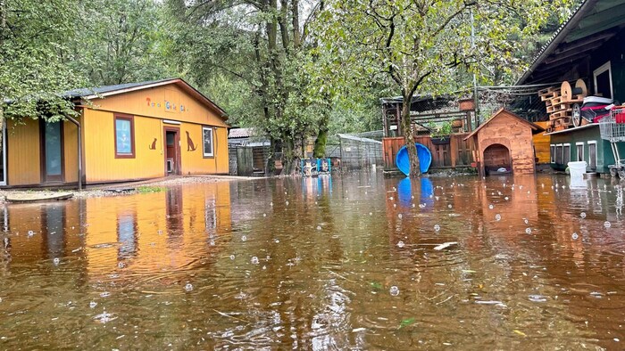 Wenn das Wasser noch mehr steigt, muss komplett evakuiert werden.