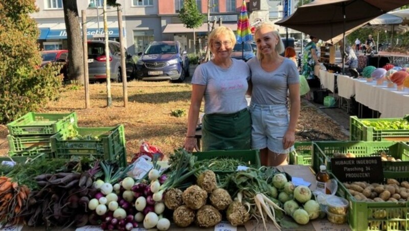Tochter Susanne (re.) und Mama Ingeborg Hubauer schupfen den Gemüsehof. (Bild: zVg)