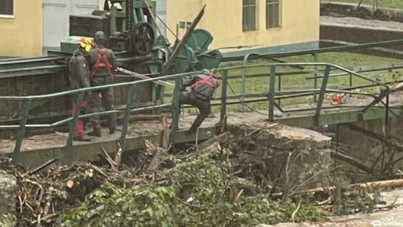 Die Aufräumarbeiten laufen in Bad Eisenkappel auf Hochtouren. (Bild: Hronek Eveline)