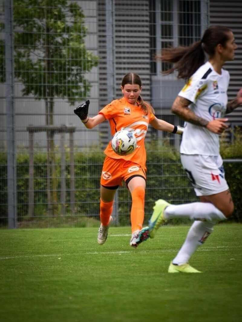 Julie Weiland begeisterte beim 2:2-Testremis gegen St. Gallen auch in der Altacher Kampfmannschaft. (Bild: SCRA)