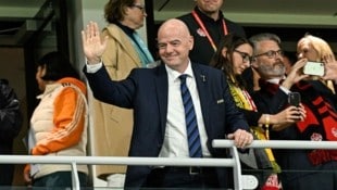 Was wäre denn das passende Weihnachtsgeschenk für FIFA-Präsident Gianni Infantino? (Bild: AFP)