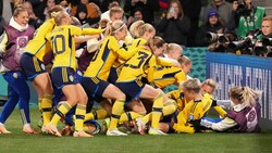 Die Schwedinnen feiern den Viertelfinal-Einzug. (Bild: Copyright 2023 The Associated Press. All rights reserved)