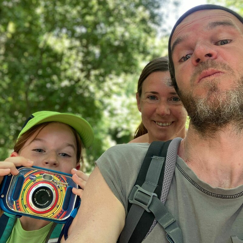 Schon am Samstag kam Familie Mayer wieder heil zu Hause in Niederösterreich an. Sie zeigen sich begeistert über die Hilfsbereitschaft der slowenischen Gemeinde. (Bild: zVg)