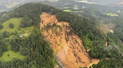 Murenabgang auf dem Feuerberg bei Globasnitz. Sechs Hektar Waldfläche sind betroffen. Häuser wurden evakuiert. (Bild: Bernhard Sadovnik)