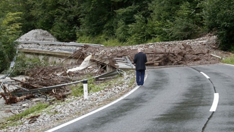 Der Regen lässt zwar nach, die Gefahr von Hangrutschungen ist aber immer noch nicht gebannt. (Bild: APA/GERD EGGENBERGER)