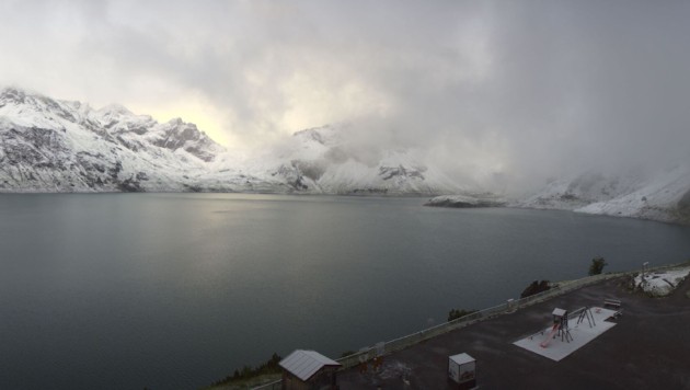 Am Lünersee hatte es über Nacht auch geschneit. (Bild: Panomax/Webcam)