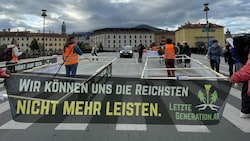 Klimaprotest der Letzten Generation Montagfrüh in Innsbruck. (Bild: Letzte Generation Österreich)