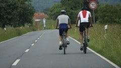 Beim Radfahren kann es zu Konflikten mit anderen Verkehrsteilnehmern kommen (Symbolbild) (Bild: Adobe Stock)