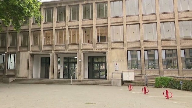 In Hannover wird derzeit der Prozess gegen einen 14-Jährigen geführt, der einen Gleichaltrigen ermordet haben soll. (Bild: glomex)