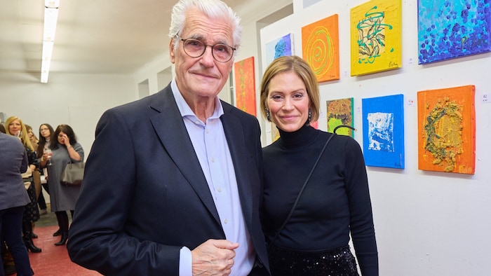 Sky du Mont with his partner: ORF presenter Julia Schütze