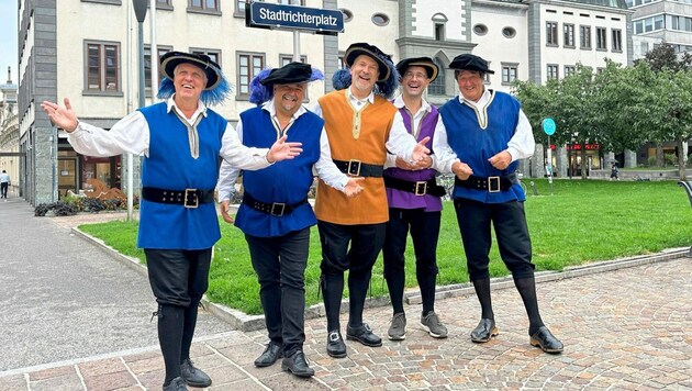 Wolfgang Handler, Andreas Schimpl, Gottlieb Amadeus Kowatsch, Christoph Thausing, Hans Schaunig tragen bereits das Ornat der Stadtrichter zu Clagenfurth. (Bild: Stadtrichte rzu Clagenfurth)