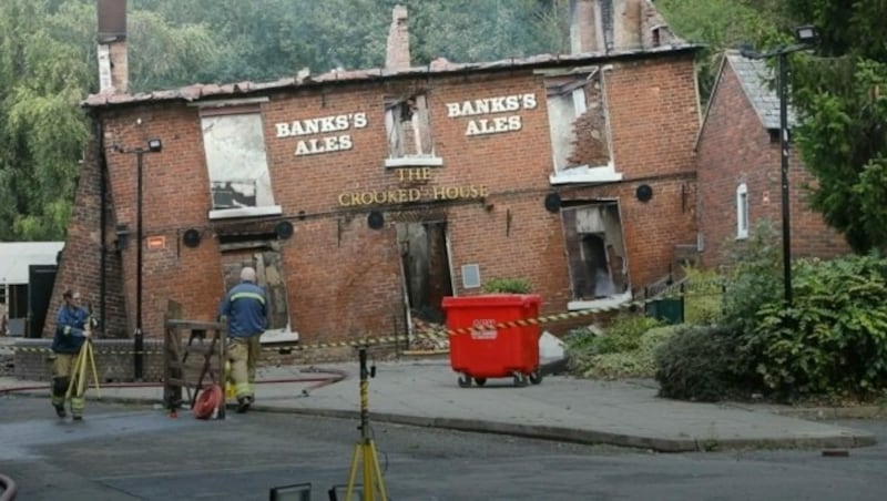 „The Crooked House“ in South Staffordshire war erst vor wenigen Tagen verkauft worden. (Bild: KameraOne)