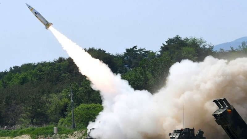 Abschuss einer ATACMS-Langstreckenrakete (Bild: APA/AFP/South Korean Defence Ministry/Handout)