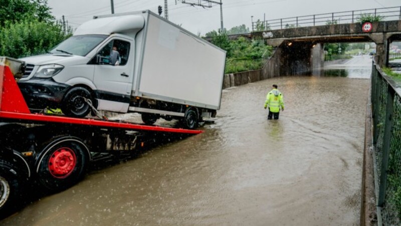 In den Ländern Estland, Lettland und Litauen kam es am Montag zu starken Sturmböen sowie Hagelschauern und Regen. (Bild: AP)