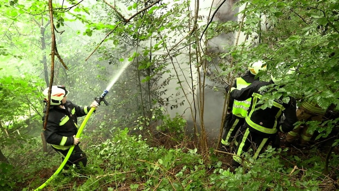 Die Feuerwehr hatte große Mühe, zur Brandstelle vorzudringen.