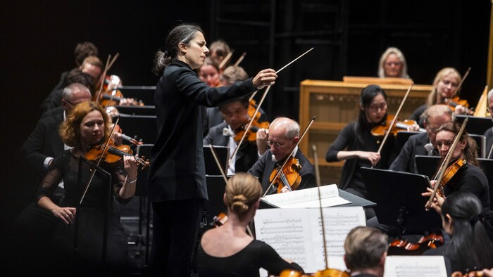 Die Französin Marie Jacquot dirigierte das dritte Orchesterkonzert bei den diesjährigen ...