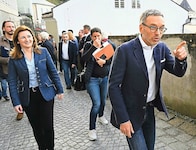 Bei Politiker-Gehältern uneins: FPÖ-Chef Kickl und LH-Vize Svazek (Bild: HELMUT FOHRINGER / APA / picturedesk.com)