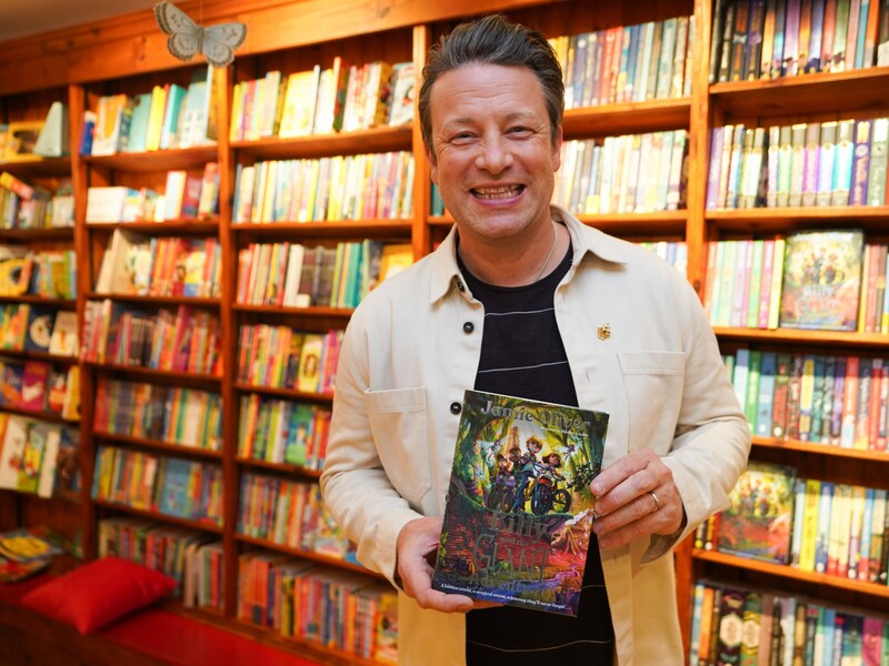 Jamie Oliver ist stolz auf sein Kinderbuch. (Bild: James Manning / PA / picturedesk.com)